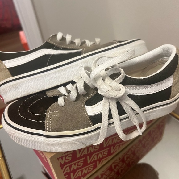 Vans canvas / suede Sk-8 low sneaker.  4.5 big boys   6.0 women - Picture 4 of 6
